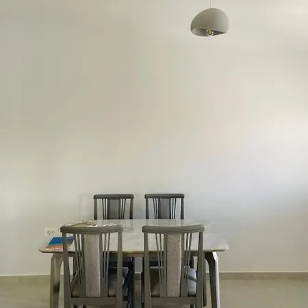 Julie * أرغوستولي