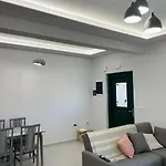 Julie Apartament *