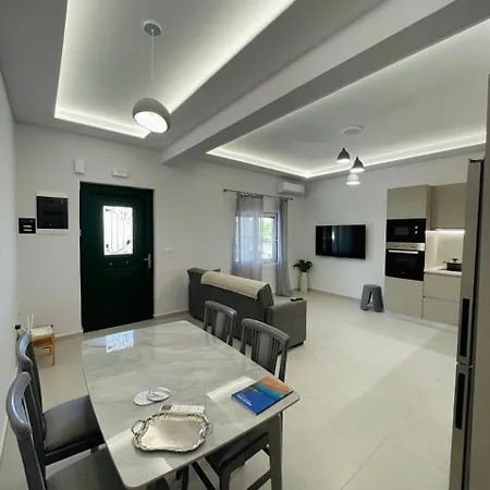 Julie アルゴストリオン