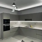 Julie Apartman *