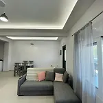 Julie Apartman Argosztóli